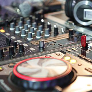 DJ headphones wallpaper