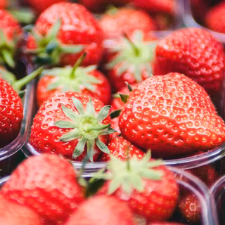 Spring strawberry wallpaper