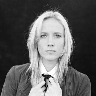 Jessy Schram wallpaper