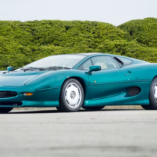 Jaguar XJ220 wallpaper