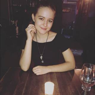 Izabela Vidovic wallpaper