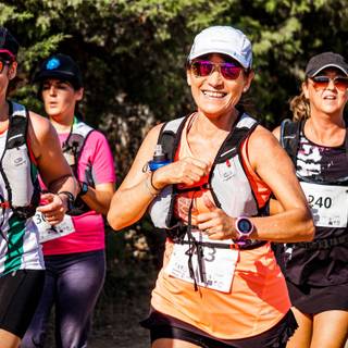Trail running women wallpaper