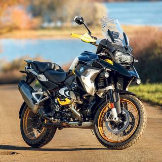 2022 BMW R1250GS wallpaper