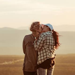 Friendship girls wallpaper