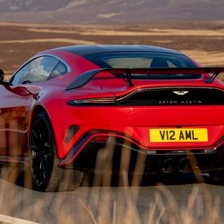 Aston Martin V12 Vantage 2022 wallpaper