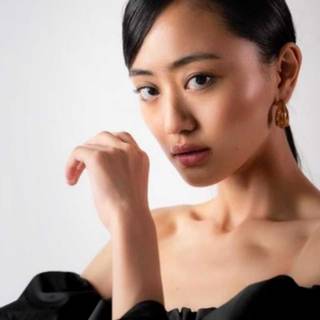 Andrea Kevichusa phone wallpaper