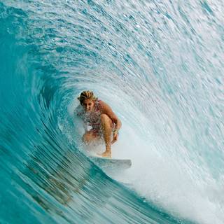 Women surfing wallpaper