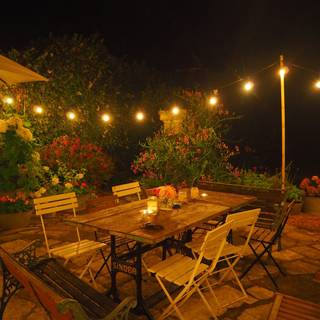 Party garden summer wallpaper