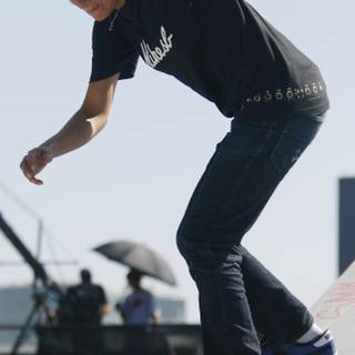 Street skateboarding iPhone wallpaper