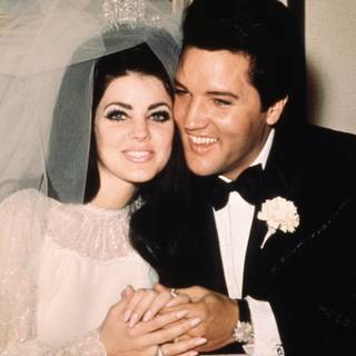 Priscilla Presley wallpaper