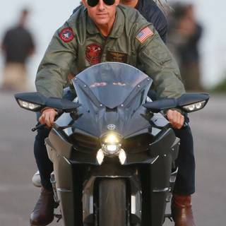 Top Gun Maverick Tom Cruise and Jennifer Connelly wallpaper