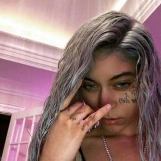 Beautiful lightskin girl wallpaper