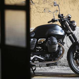 Moto Guzzi V7 wallpaper