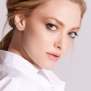 Amanda Seyfried phone wallpaper