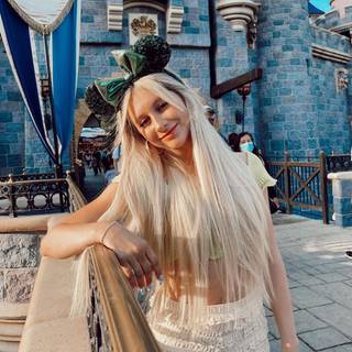 Elliana Walmsley phone wallpaper