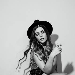 Tenille Arts wallpaper