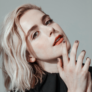 Kiernan Shipka phone wallpaper