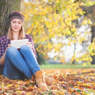 Autumn girl wallpaper