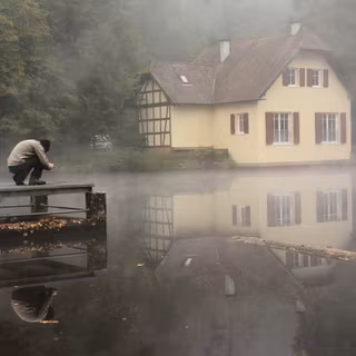 Autumn lakehouse wallpaper