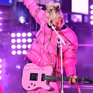 Mainstream Sellout wallpaper