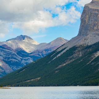 Lake Minnewanka Alberta wallpaper