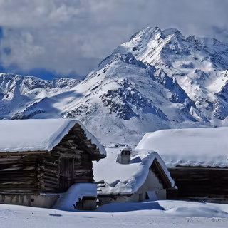 Winter mountain cabin wallpaper