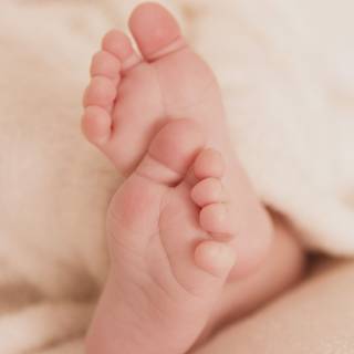 Baby feet wallpaper