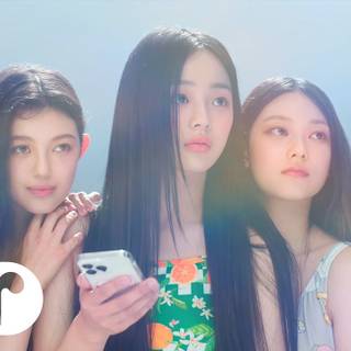 NewJeans Kpop wallpaper