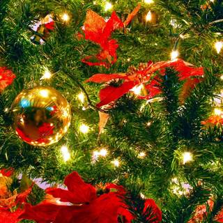 Green Christmas balls wallpaper