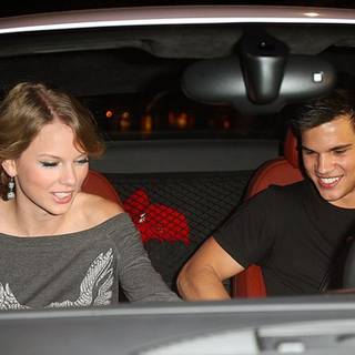 Taylor Swift and Taylor Lautner wallpaper