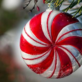 Christmas tree and ornaments wallpaper
