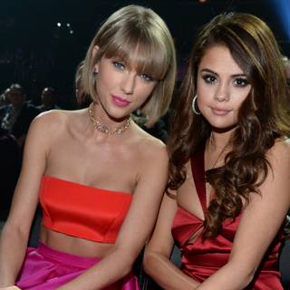 Selena Gomez and Taylor Swift 4K wallpaper