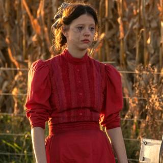 Pearl 2022 movie wallpaper