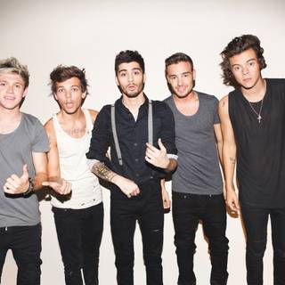 Louis Tomlinson laptop wallpaper