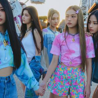 NewJeans wallpaper