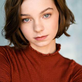 Emma Myers HD wallpaper