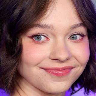 Emma Myers HD wallpaper