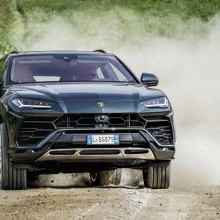 Lamborghini Urus black wallpaper