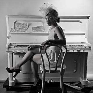 Classic girl wallpaper