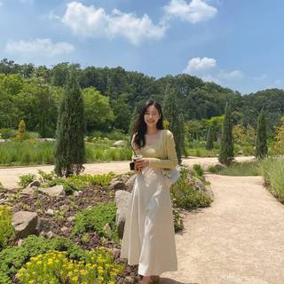 Roh Yoon-seo wallpaper