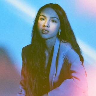 Olivia Rodrigo laptop wallpaper