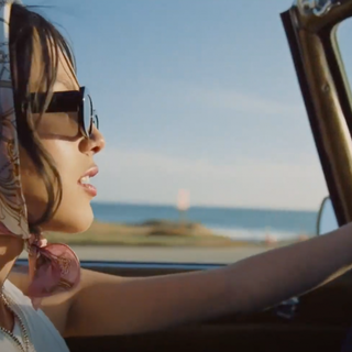 Olivia Rodrigo laptop wallpaper