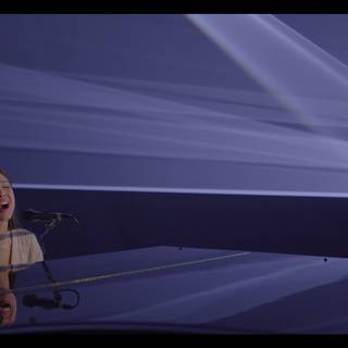 Olivia Rodrigo laptop wallpaper