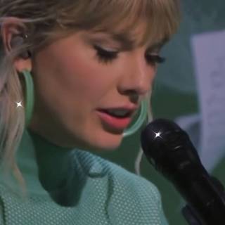 Taylor Swift green wallpaper