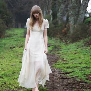 Taylor Swift green wallpaper