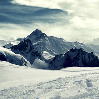Simple winter mountains wallpaper