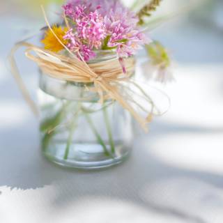 Spring flower vase wallpaper