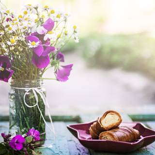 Spring flower vase wallpaper