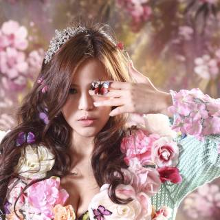 Woman spring wallpaper