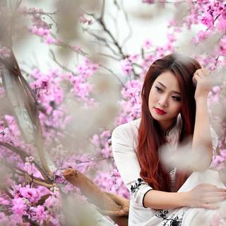 Woman spring wallpaper